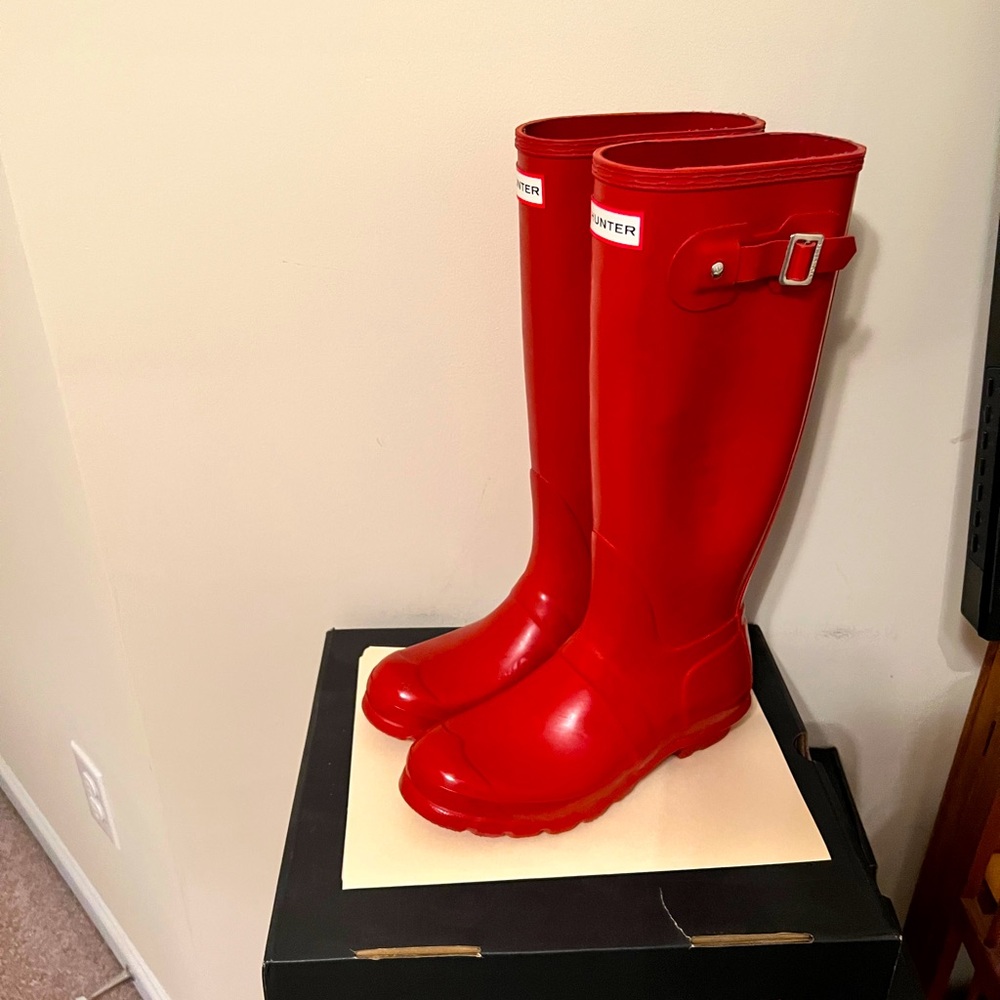 Hunter red matte rain boots